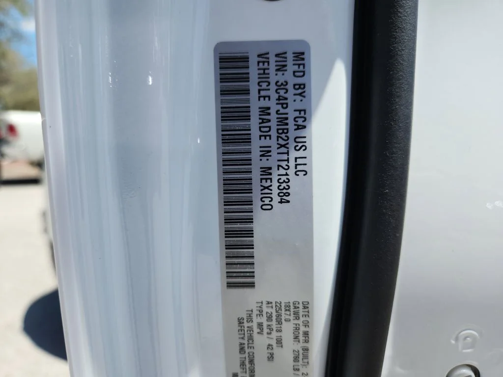New 2026 Bright White Clear-Coat Exterior Paint Jeep Limited image 34