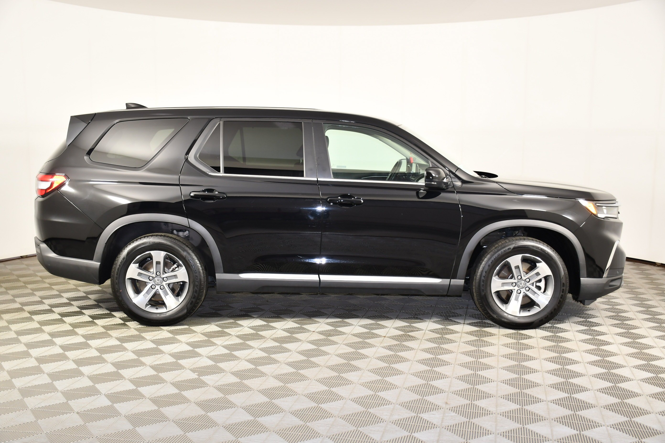 Used 2024 Crystal Black Pearl Honda EX-L 8 Passenger image 4