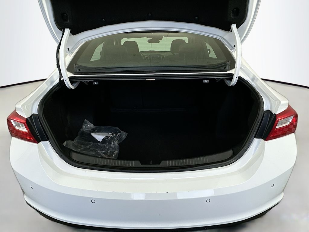Used 2025 Summit White Chevrolet LT image 25