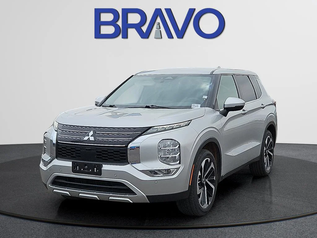2024 Mitsubishi Outlander SE 2WD's photo