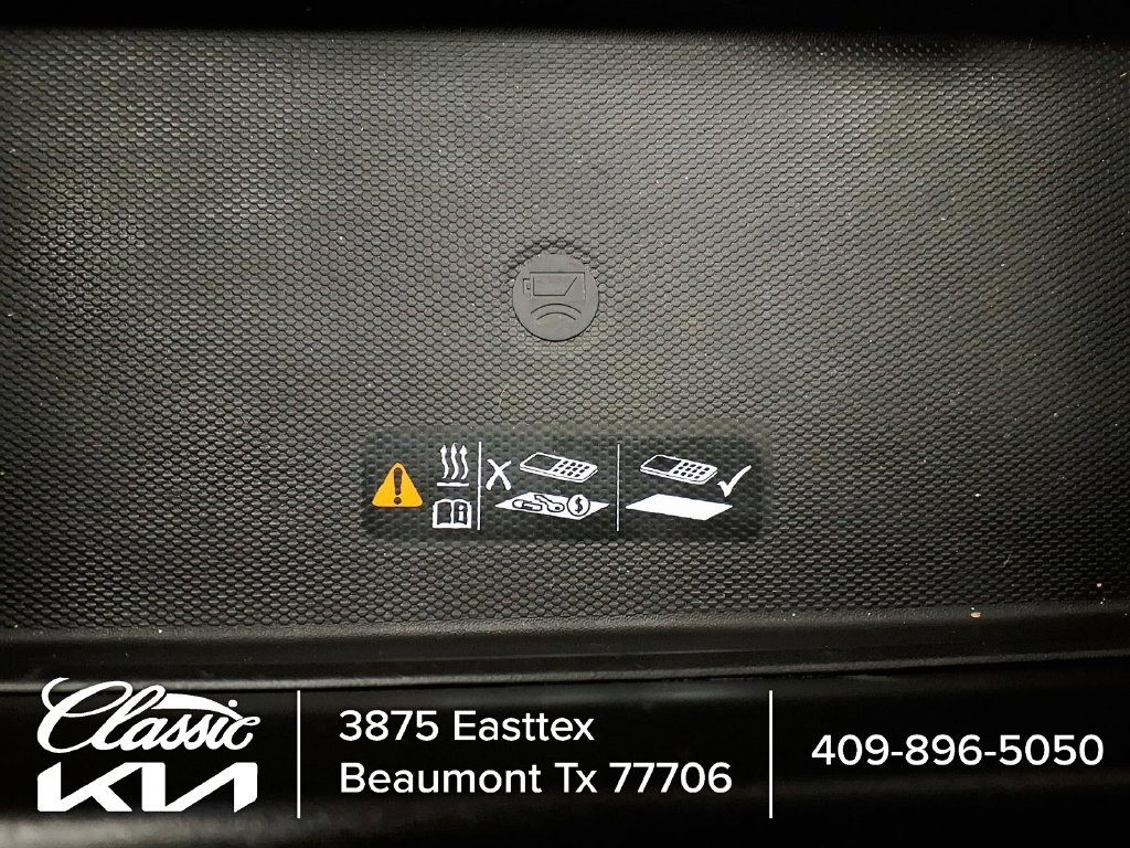 Used 2021 White GMC Denali image 24