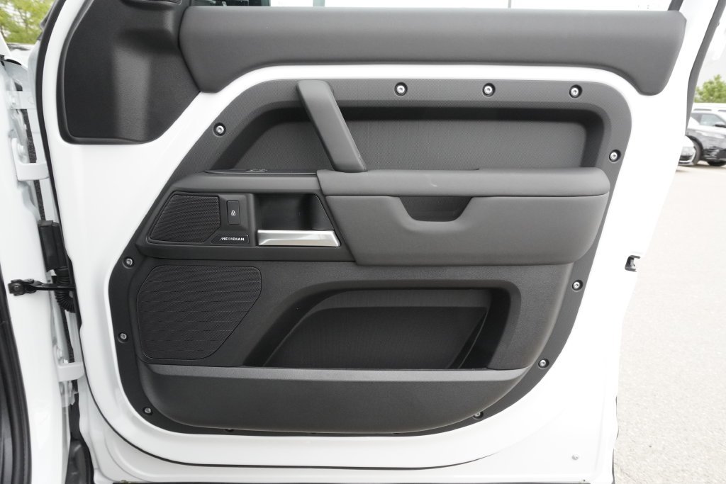 New 2026 Fuji White Land Rover S image 21