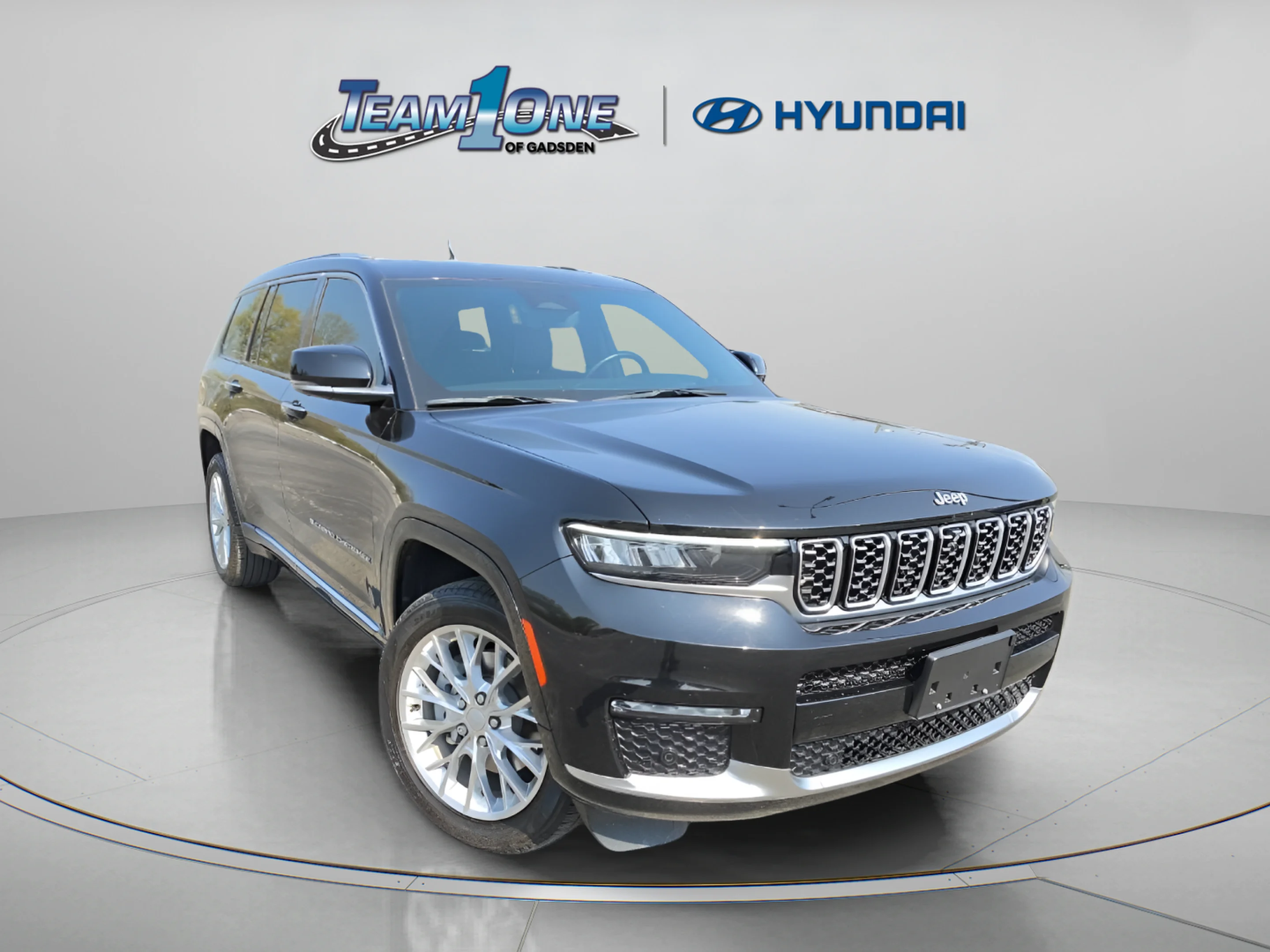 Used 2021 Diamond Black Crystal Pearlcoat Jeep Summit image 1