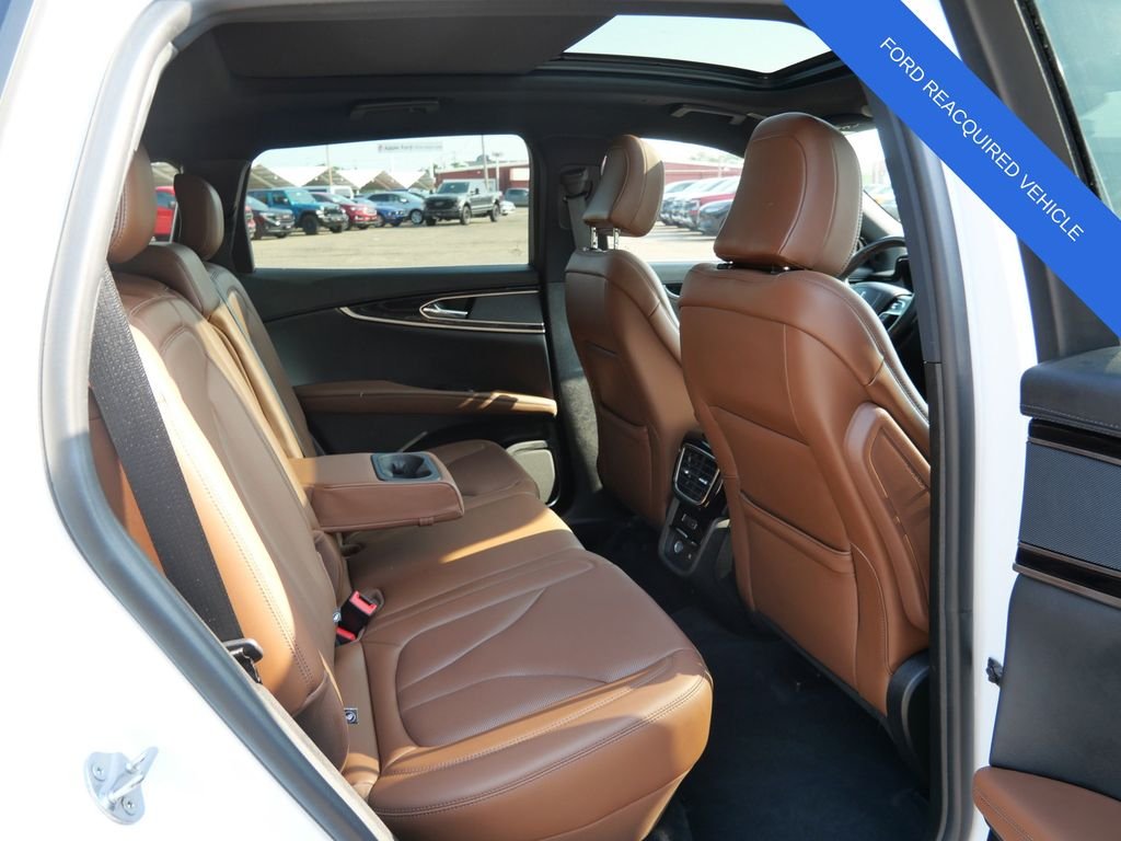 Used 2023 White Lincoln Reserve image 12