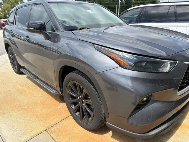 Used 2022 Gray Toyota LE image 5