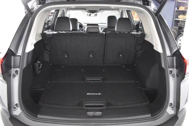 Used 2023 Gray Nissan SL image 17