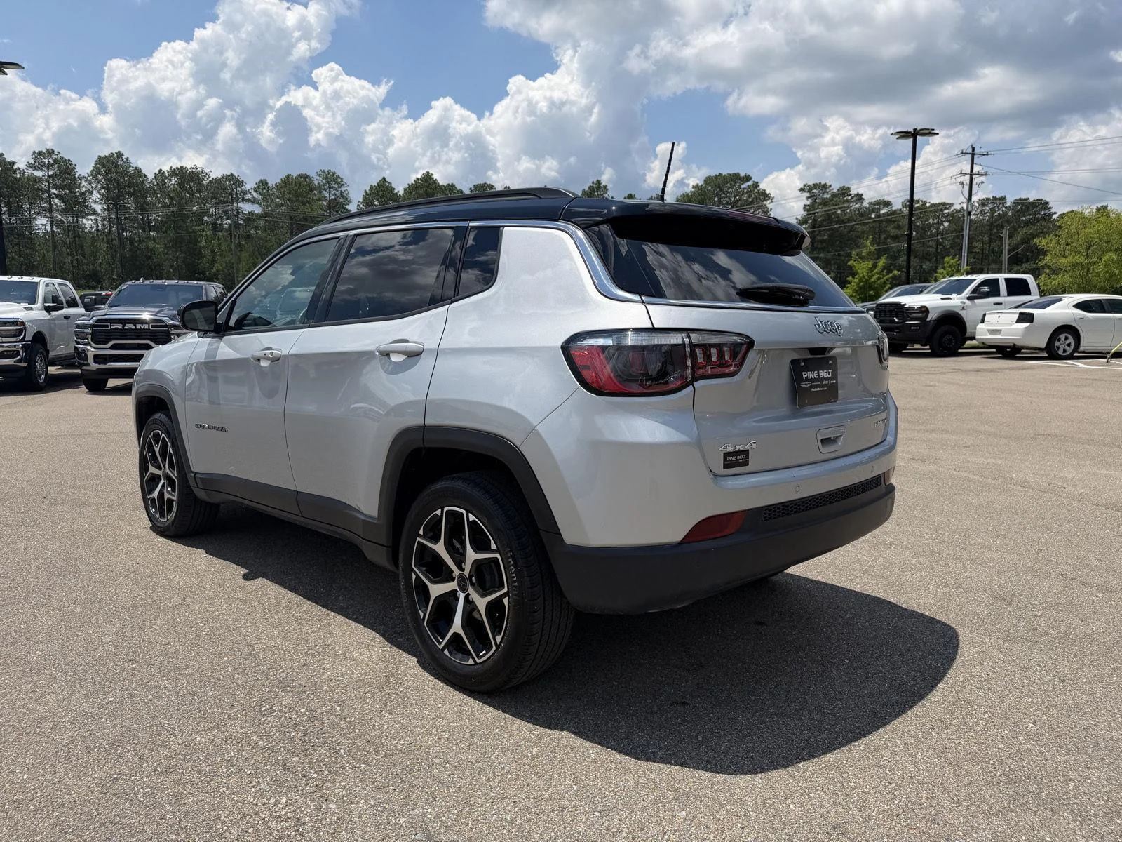 Used 2025 Silver Zynith Metallic Clearcoat Jeep Limited image 4