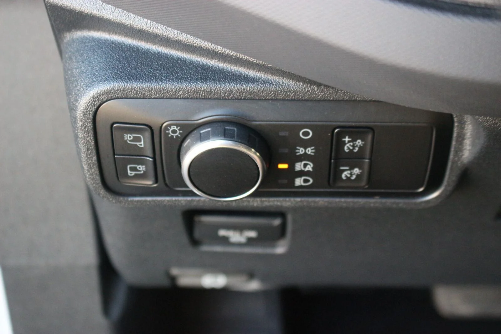 Used 2024 Oxford White Ford Badlands image 29