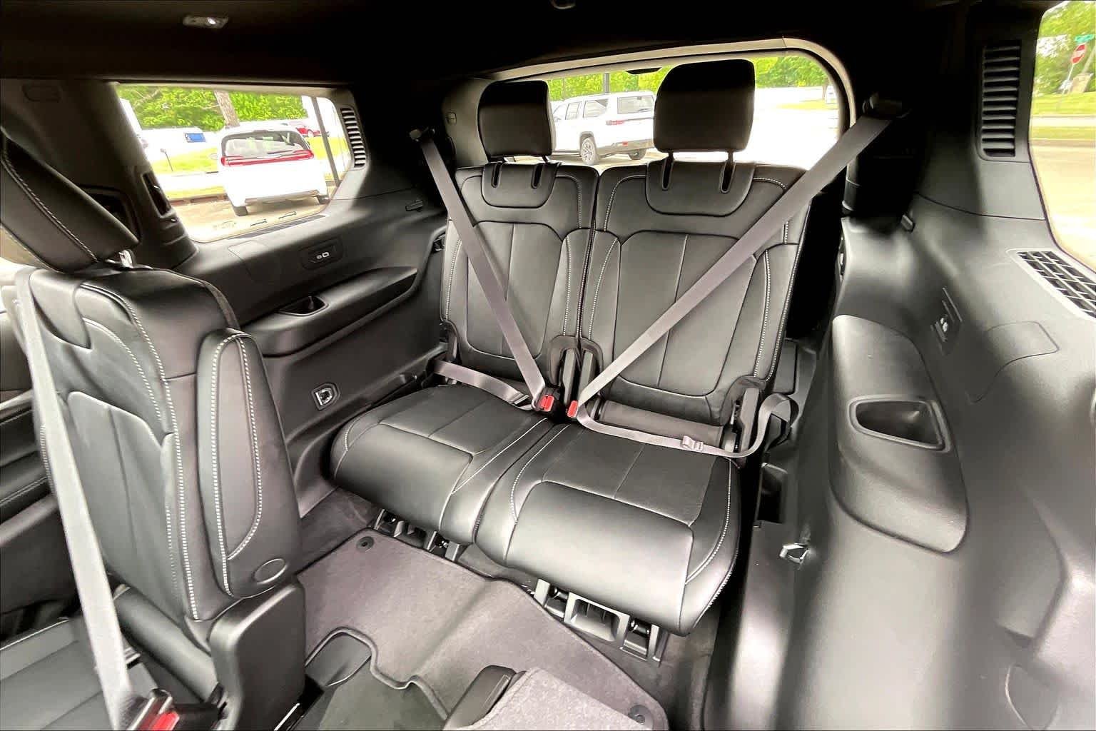 New 2026 Baltic Gray Metallic Clear-Coat Exterior Paint Jeep Limited Reserve image 22