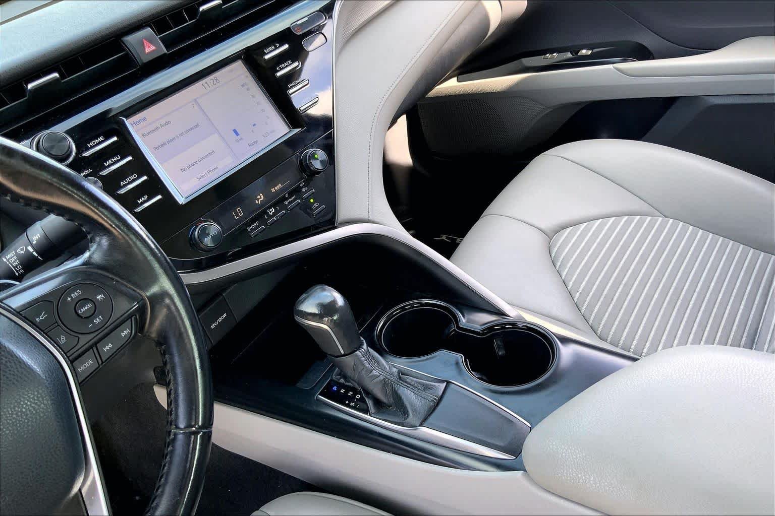 Used 2019 Midnight Black Metallic Toyota SE image 16