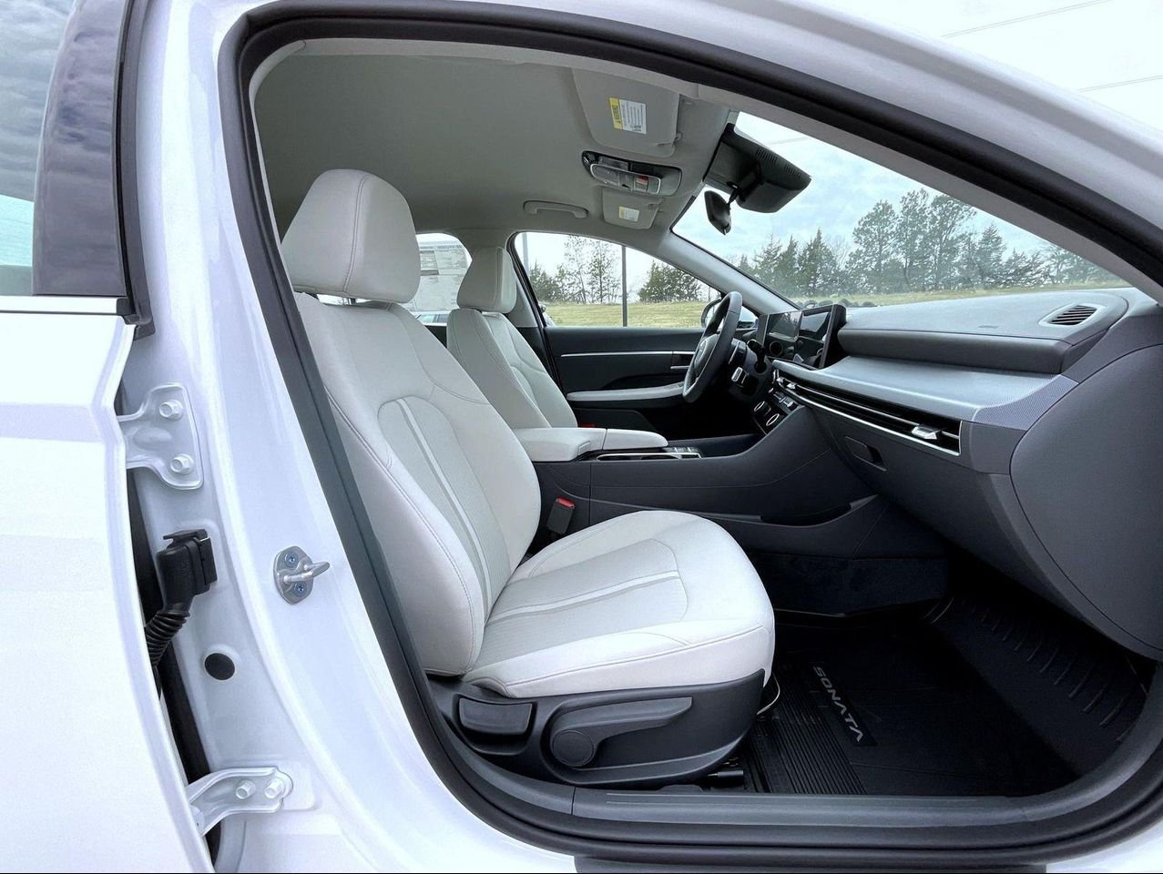 New 2026 White Hyundai SEL Sport image 16