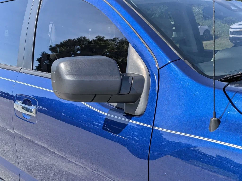 Used 2021 Blue Nissan SV image 9