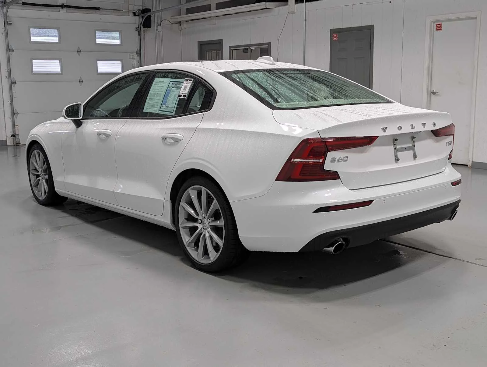 Used 2020  Volvo Momentum image 10