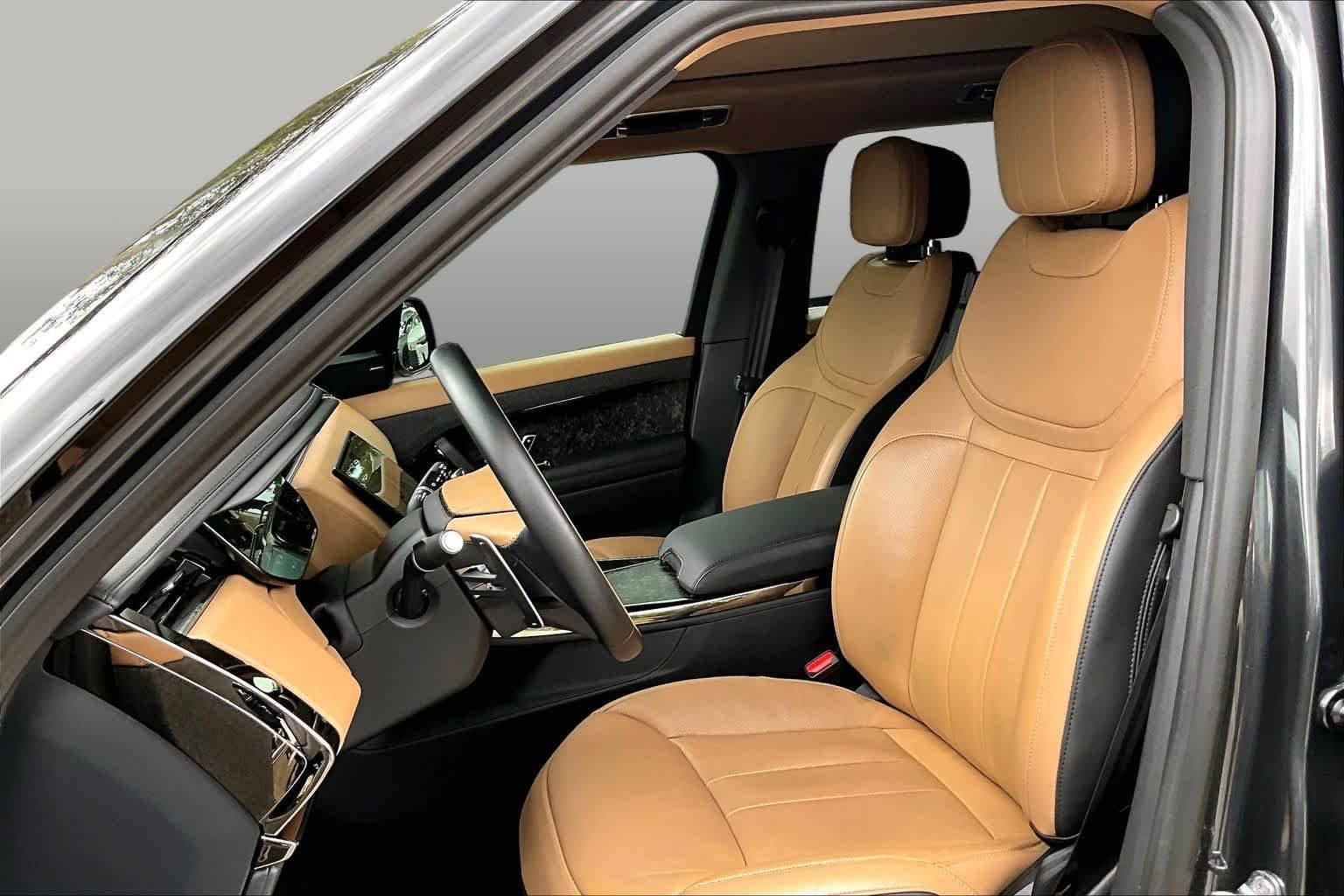 Used 2023  Land Rover SE Dynamic image 8