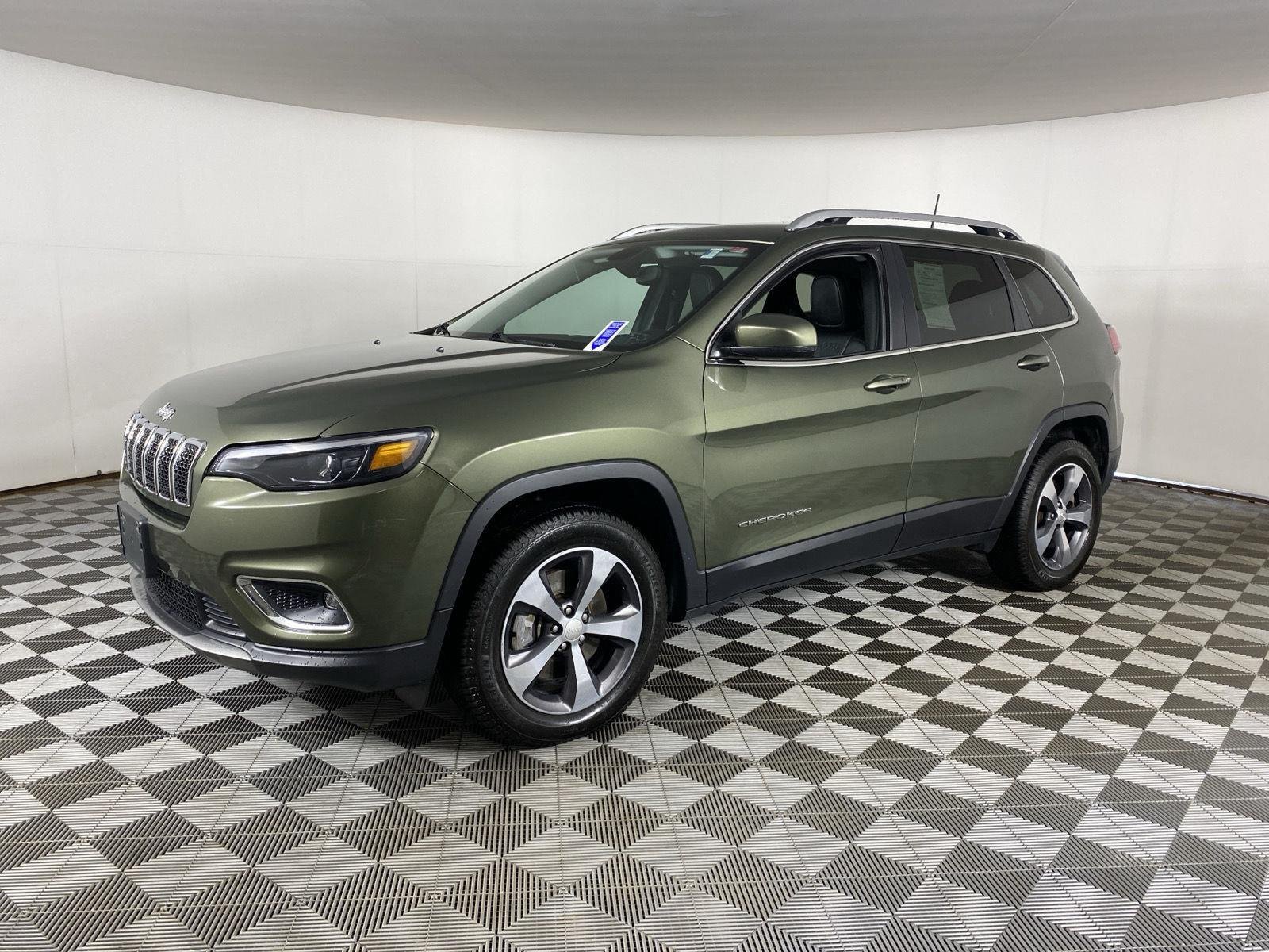 Used 2019 Olive Green Pearlcoat Jeep Limited image 3