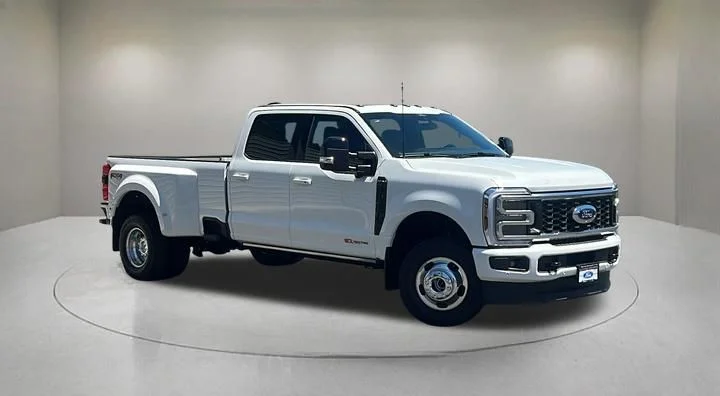 2026 Ford F-350 Platinum 4x4 Crew Cab 8' Box DRW's photo