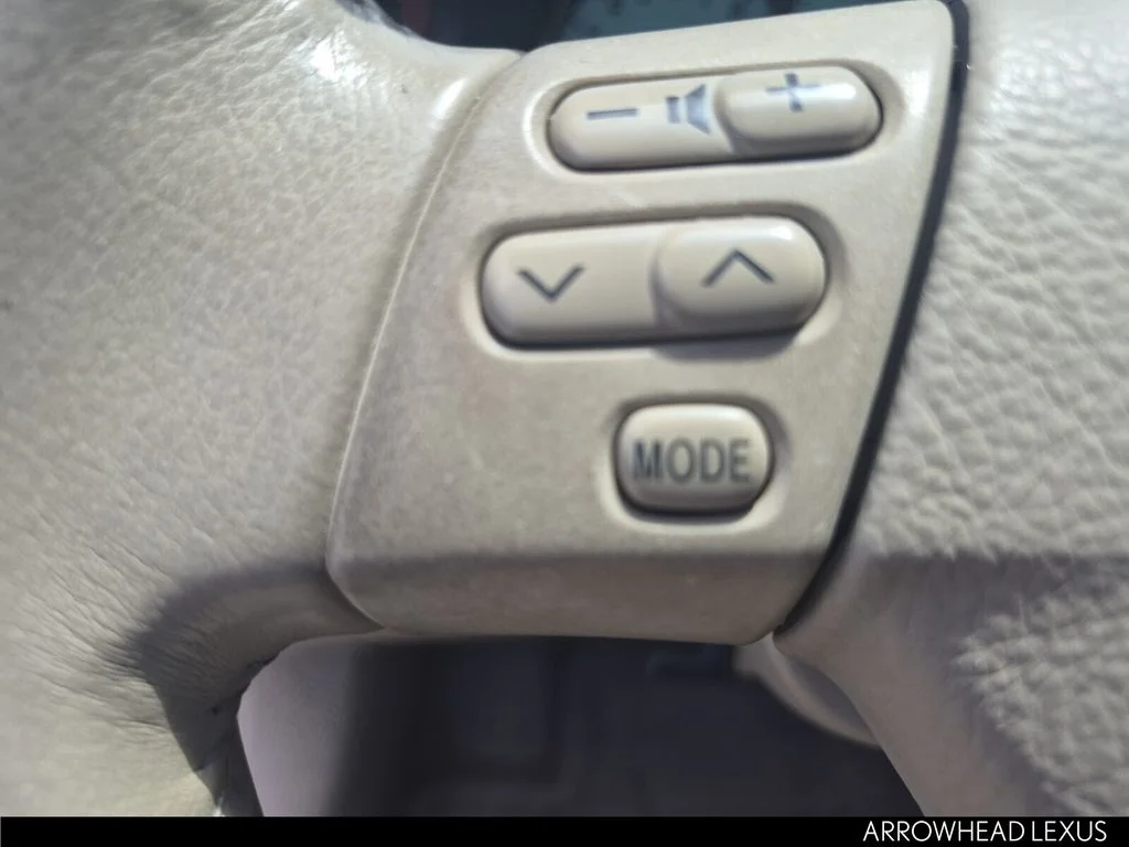Used 2006 White Toyota SLE image 20