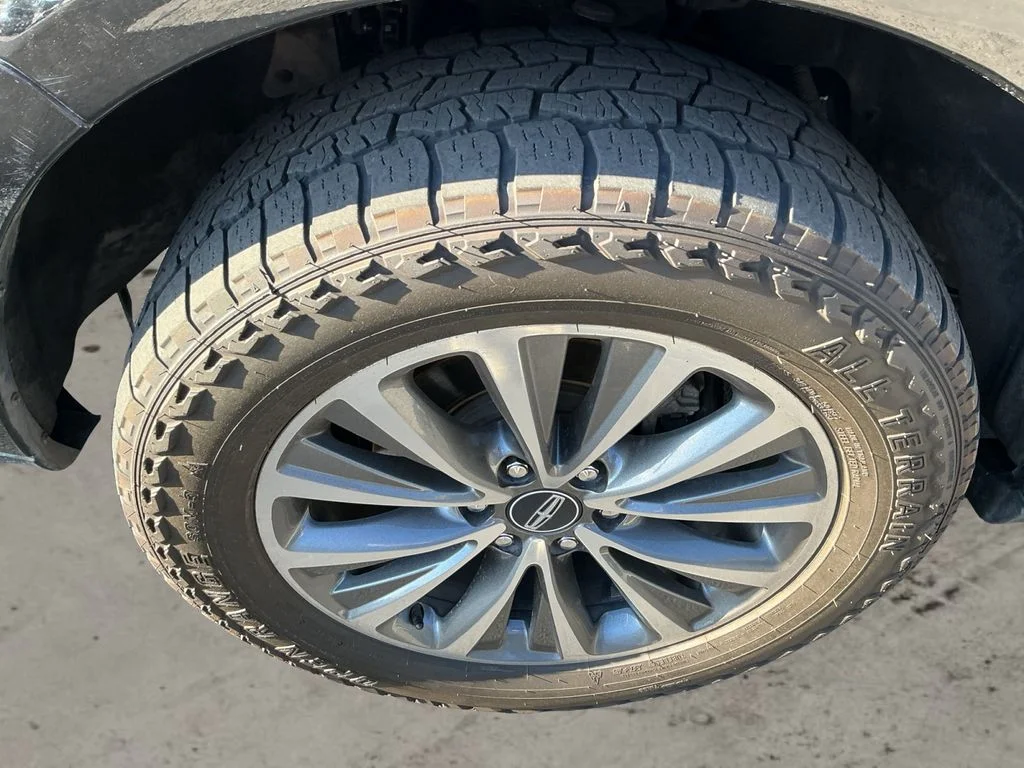 Used 2016 Black Lincoln Select image 9