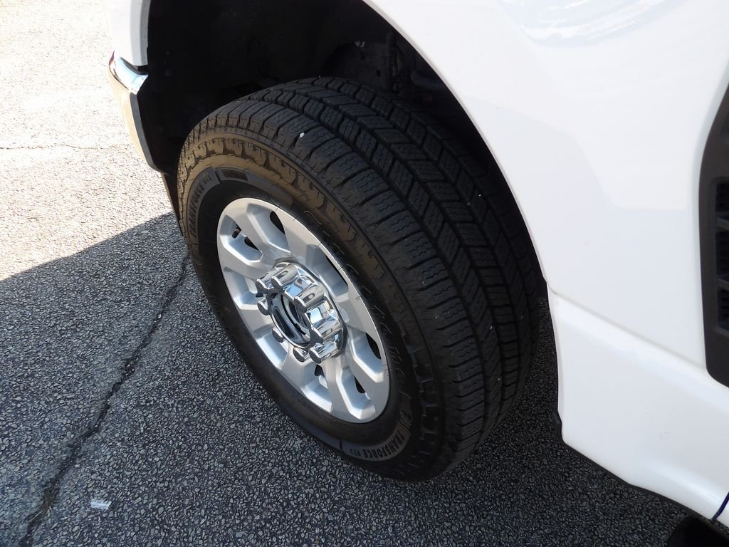 Used 2024 Oxford White Ford XLT image 14