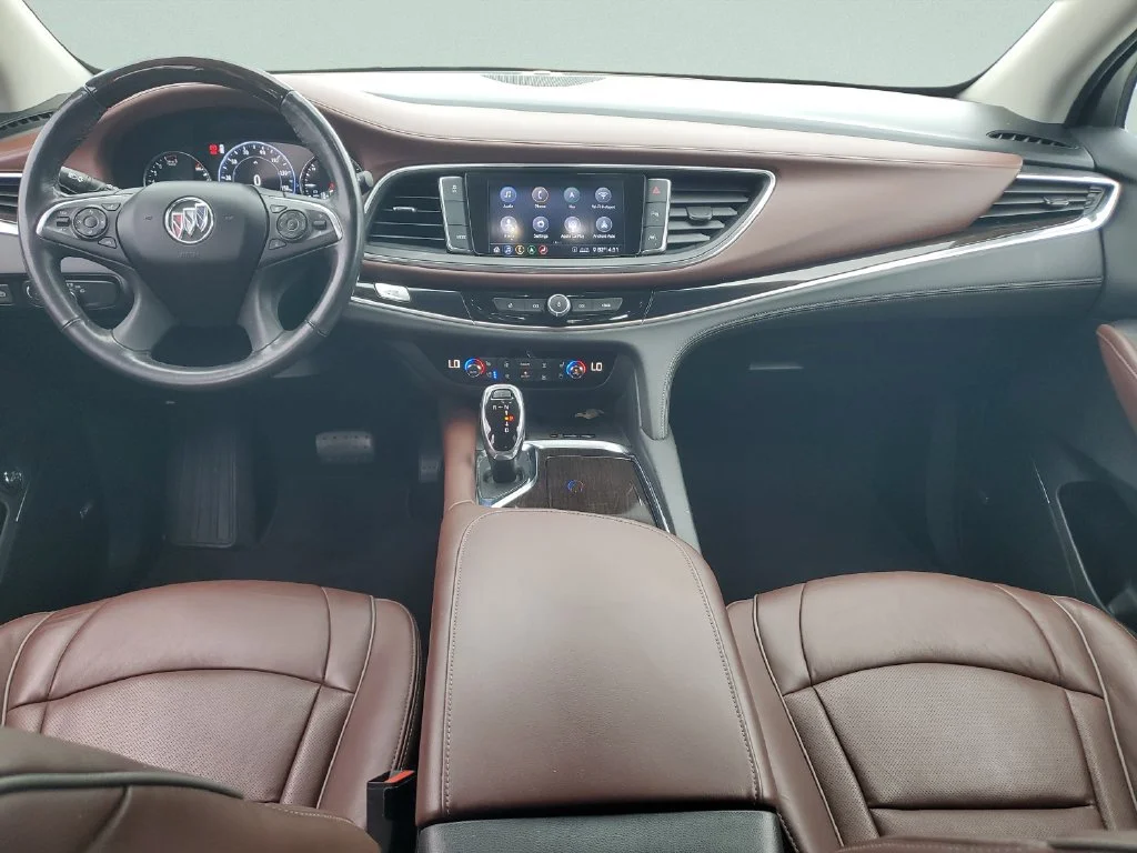 Used 2020 WHITE FROST TRICOAT Buick Avenir image 10
