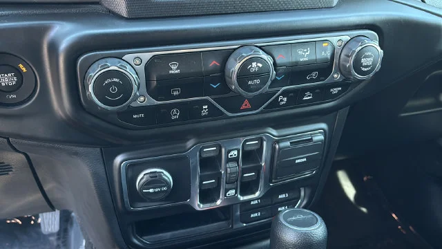 Used 2020 White Jeep Overland image 31