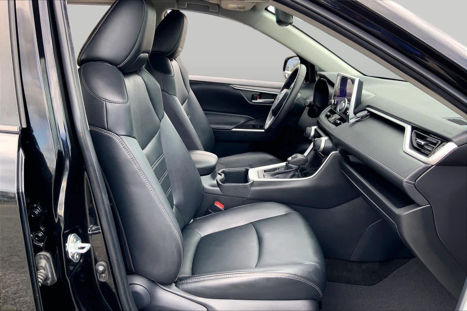 Used 2023 Midnight Black Metallic Toyota XLE Premium image 9