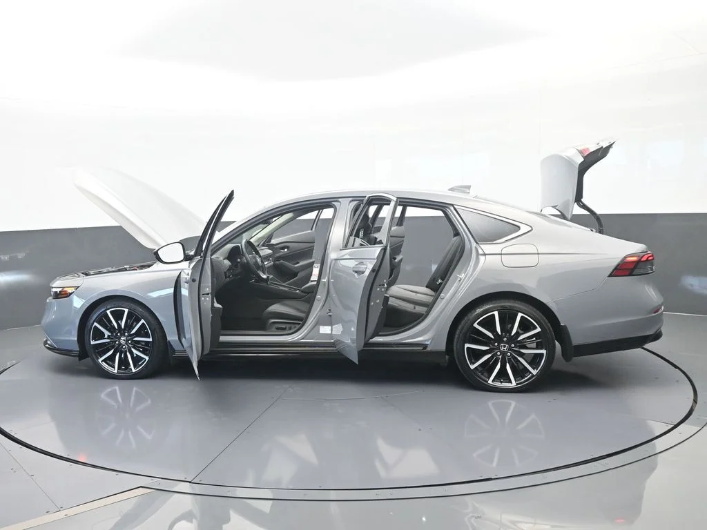 Used 2024 Solar Silver Metallic Honda Touring image 70
