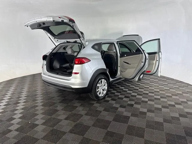 Used 2019 Silver Hyundai SE image 14