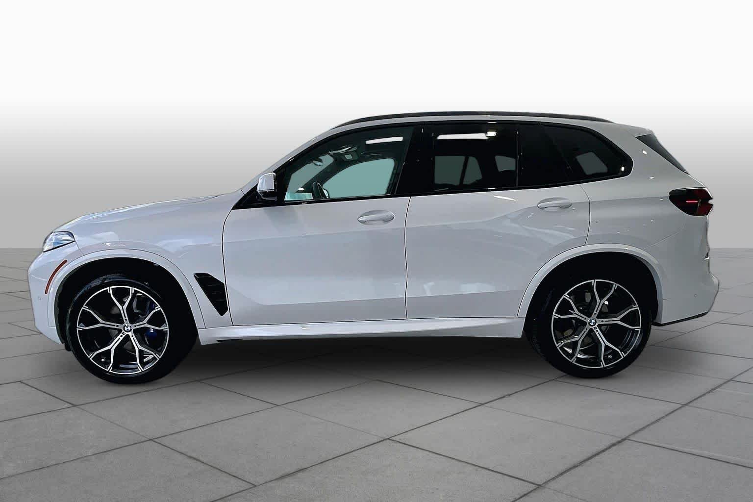 New 2026 Mineral White Metallic BMW sDrive40i image 13