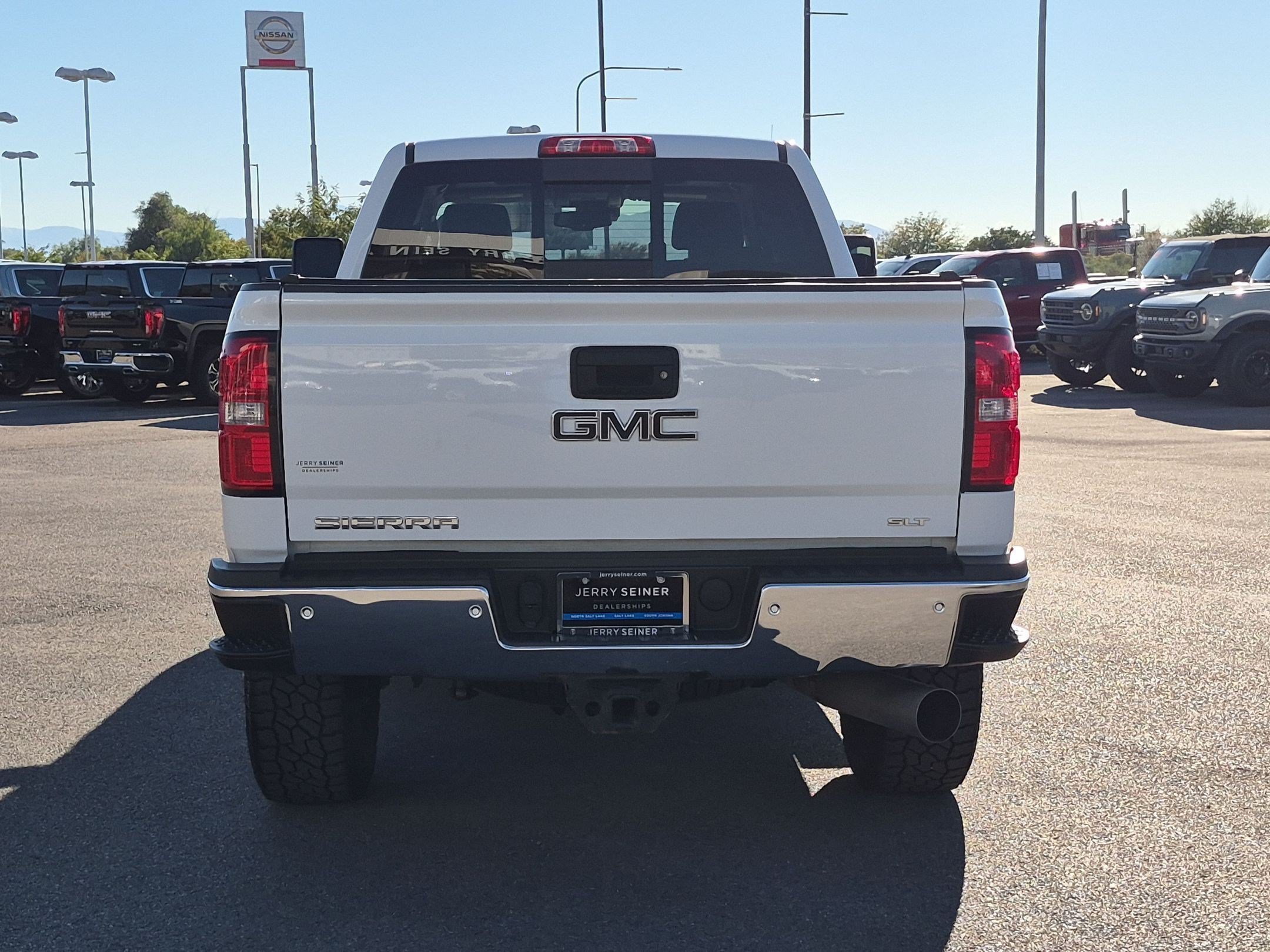 Used 2018 White GMC SLT image 4