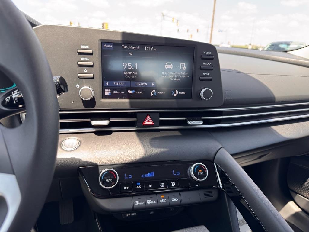 2025 Hyundai Elantra Blue - Photo 5