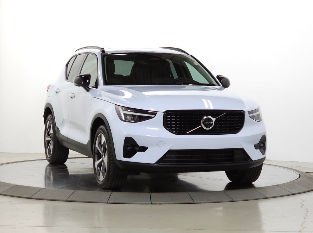 2025 Volvo XC40