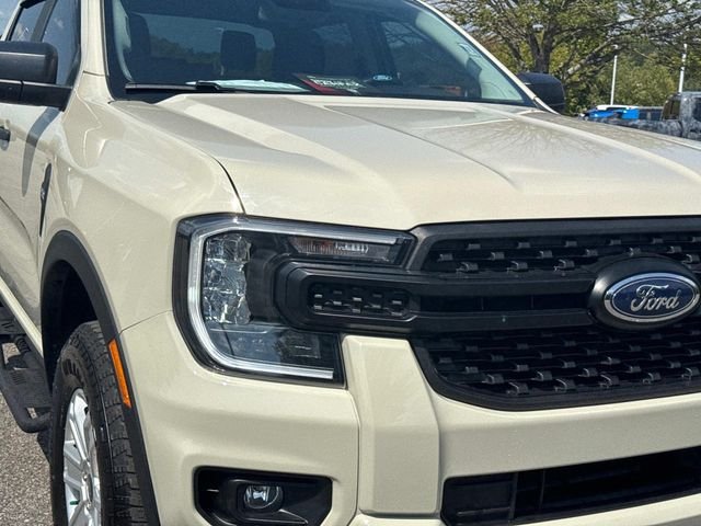 Used 2025 Beige Ford XL image 11