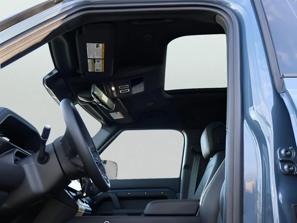 New 2026 Tasman Blue Land Rover X-Dynamic SE image 37