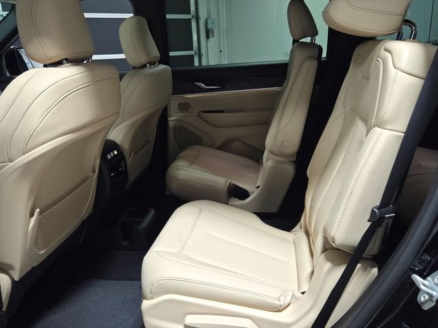 New 2026 Diamond Black Crystal Pearl-Coat Exterior Paint Jeep Limited image 6