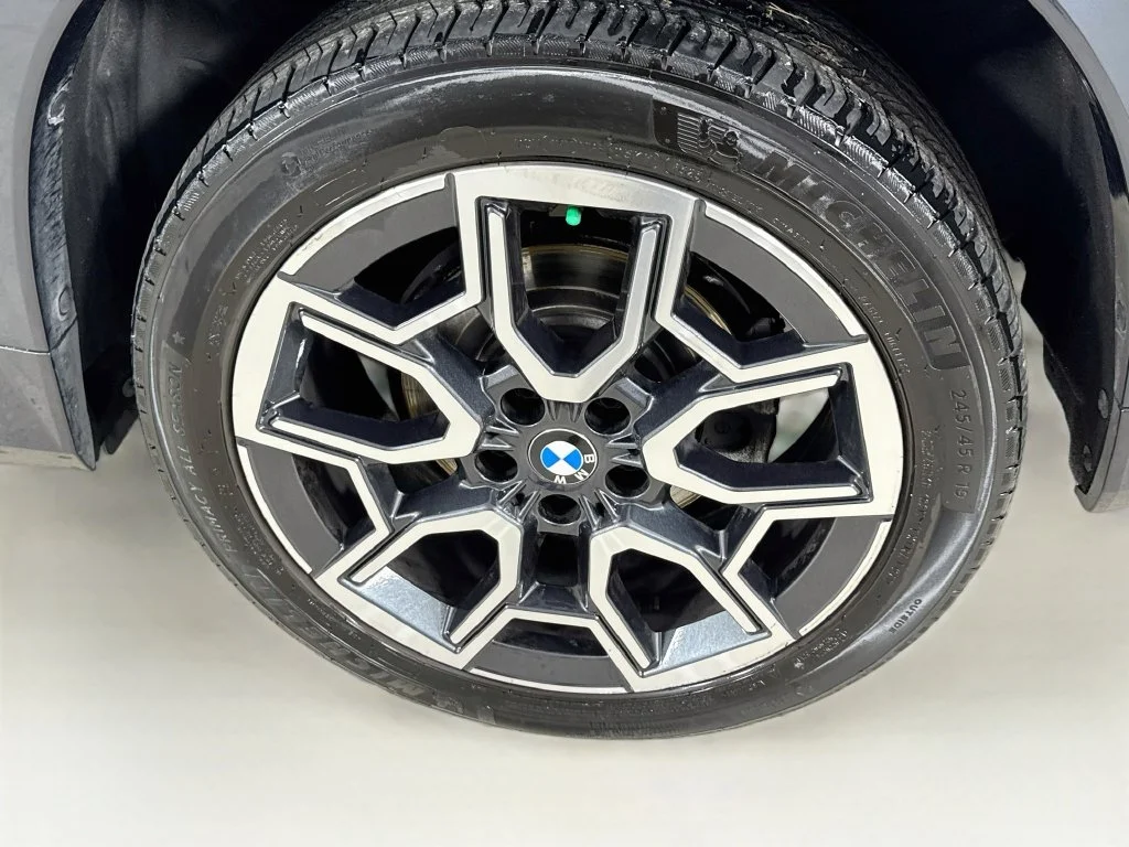 Used 2024 Silver BMW xDrive28i image 39