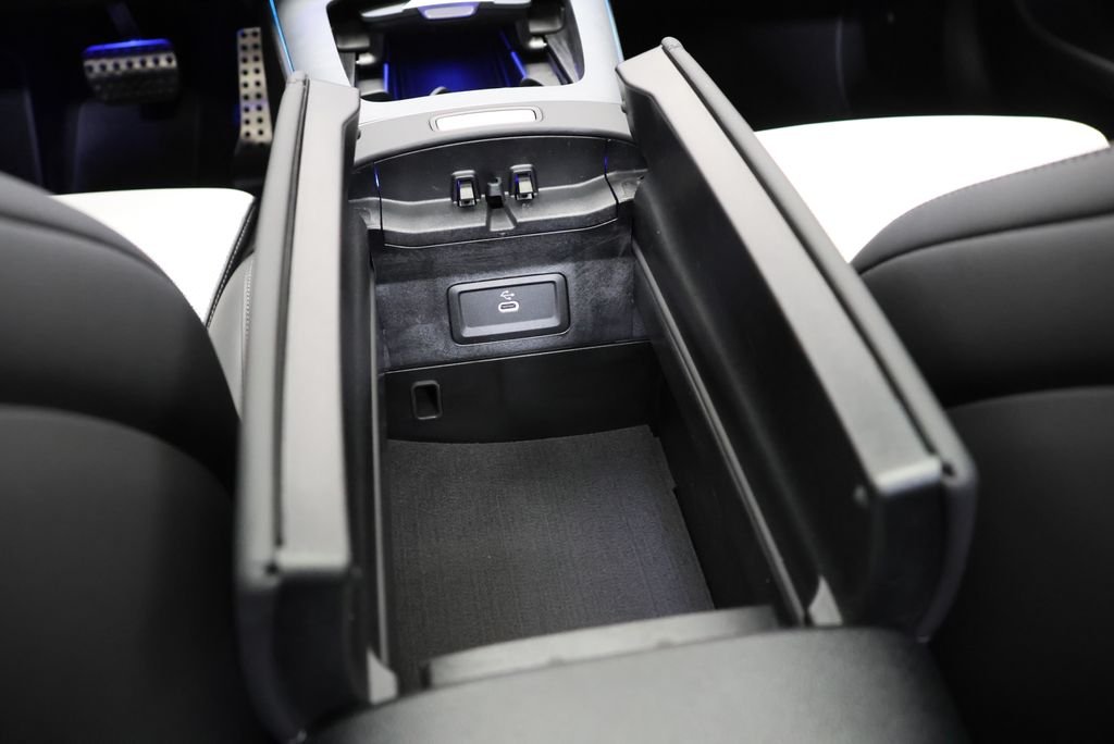 New 2027 MANUFAKTUR Moonlight White Magno Mercedes-Benz E 53 AMG® image 29