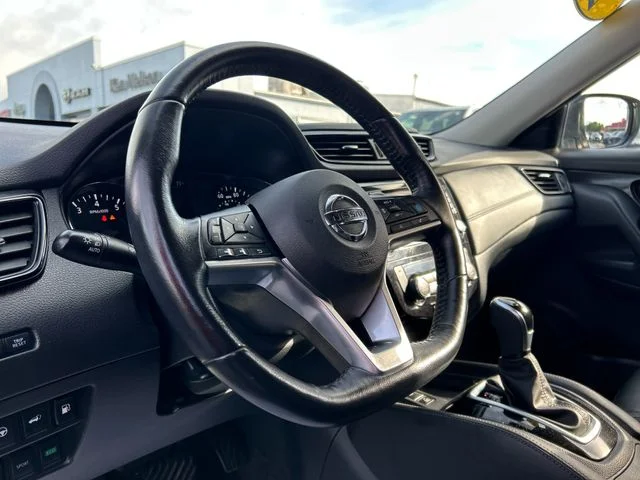 Used 2018 Magnetic Black Nissan SL image 31