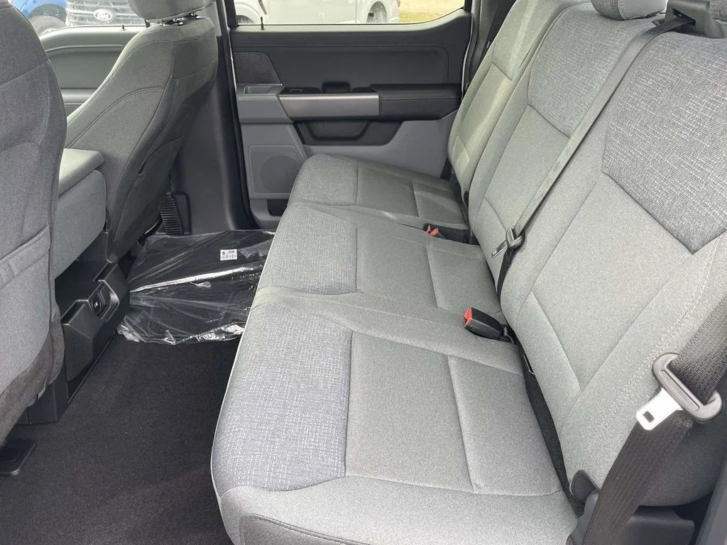 New 2026 Oxford White Ford XLT image 12