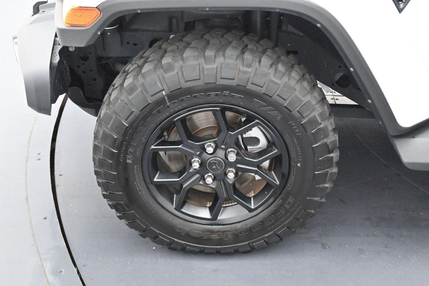 Used 2025 White Jeep High Tide image 28