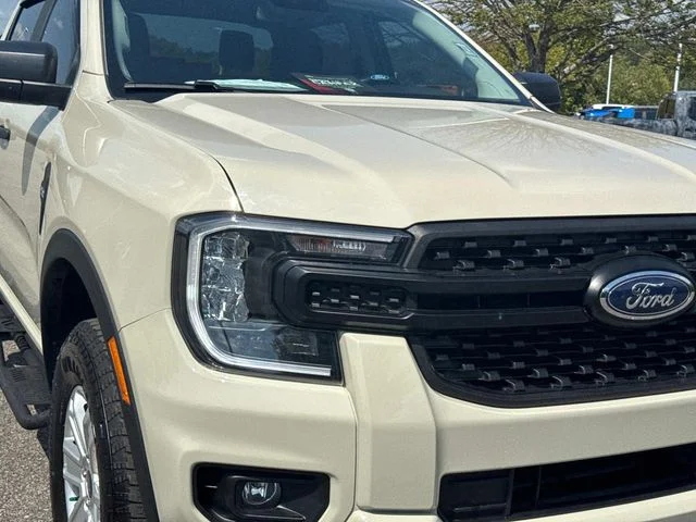 Used 2025 Beige Ford XL image 11