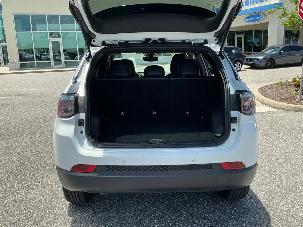 Used 2025 White Jeep Limited image 27