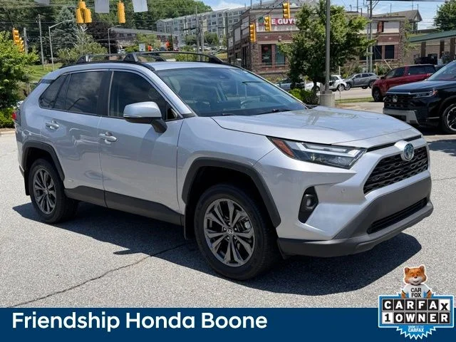 Used 2024 Silver Toyota XLE Premium image 3