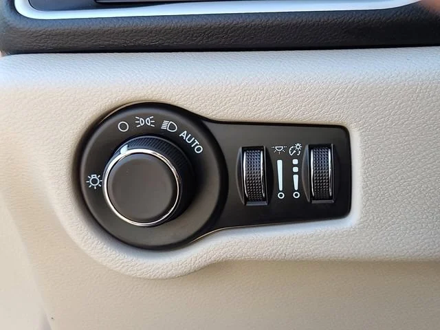 Used 2023 White Chrysler LX image 22