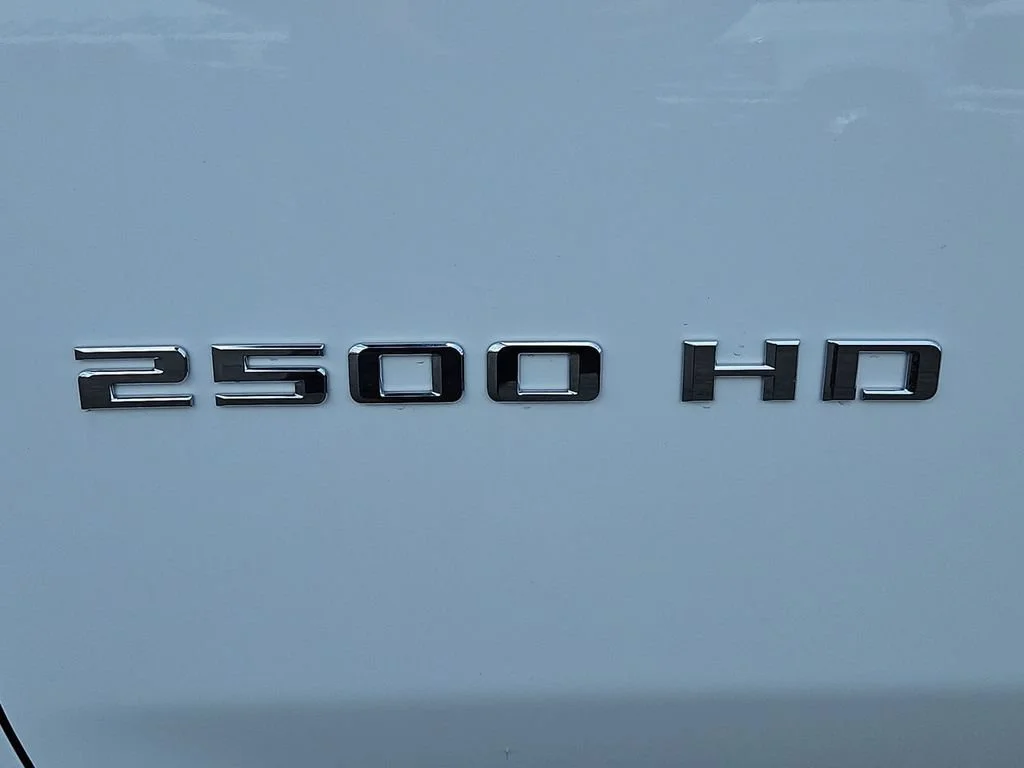 New 2026 Summit White Chevrolet WT image 12
