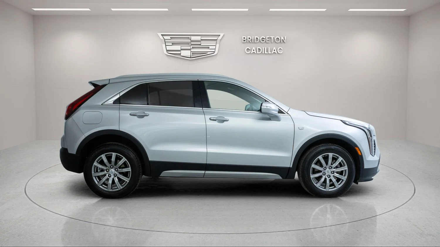Used 2022 Silver Cadillac Premium Luxury image 8