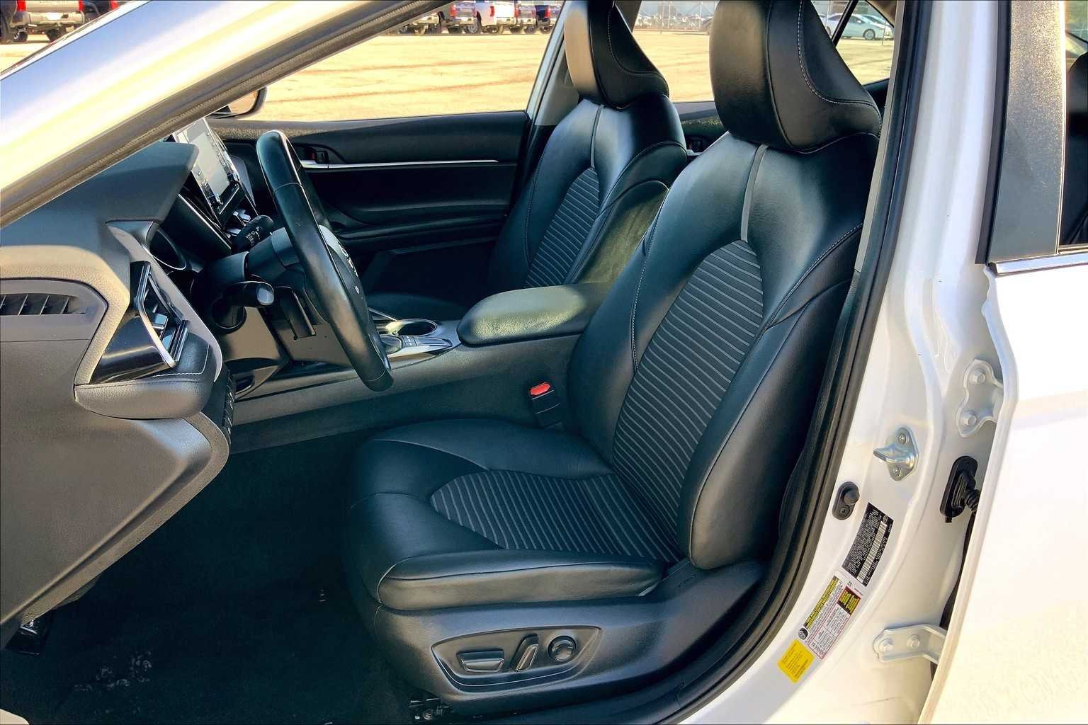 Used 2022 White Toyota SE image 8