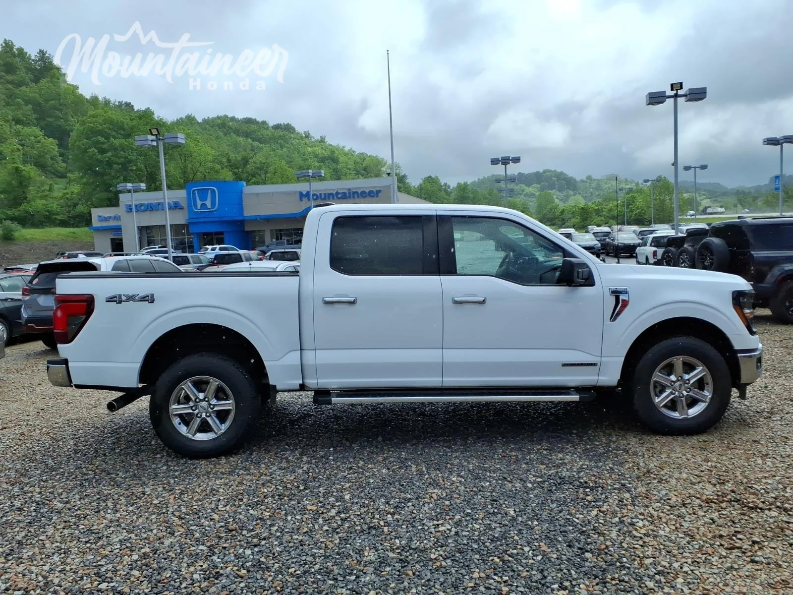 Used 2024 Oxford White Ford XLT image 8