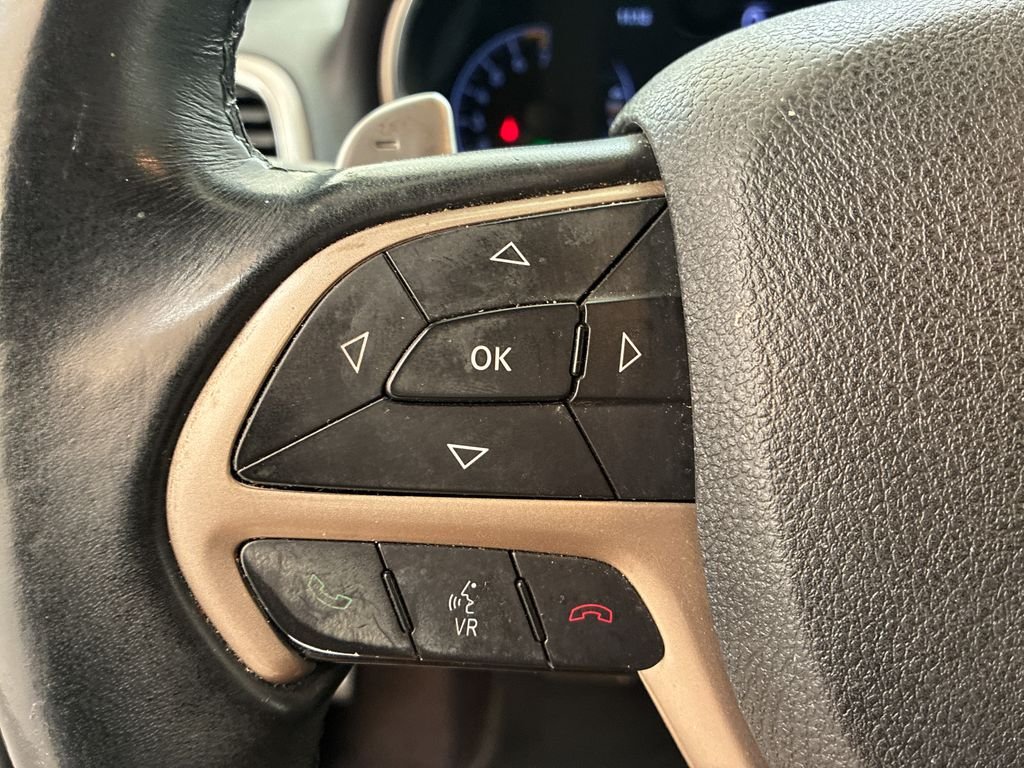Used 2017 Silver Jeep Laredo image 19