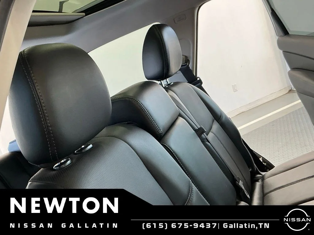 Used 2019 Pearl White Nissan Platinum image 23